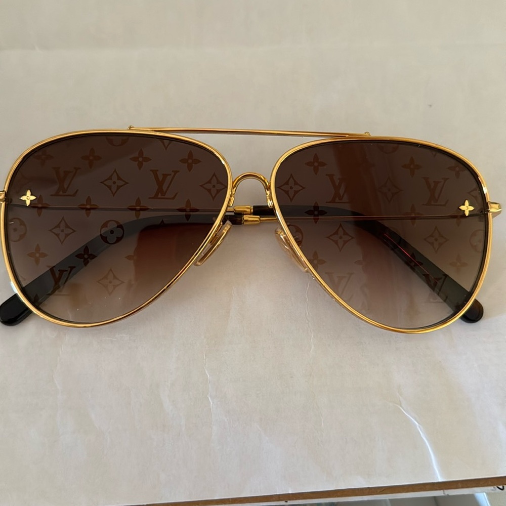 Authentic The LV Pilot Sunglasses